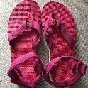Pink Teva size 8